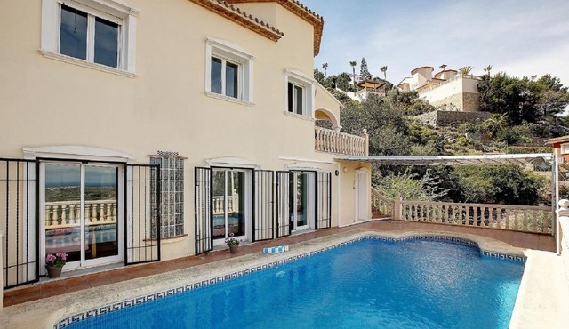 Amanda: 4 bedroom villa with stunning views