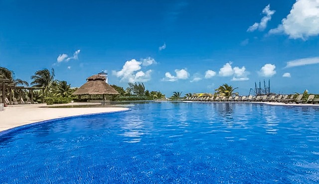 AMARA Beachfront Apartments by The Sea