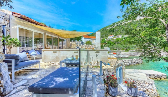 Amara Cottage - BeachFront gem with a heated pool up to five guests by MyWaycation