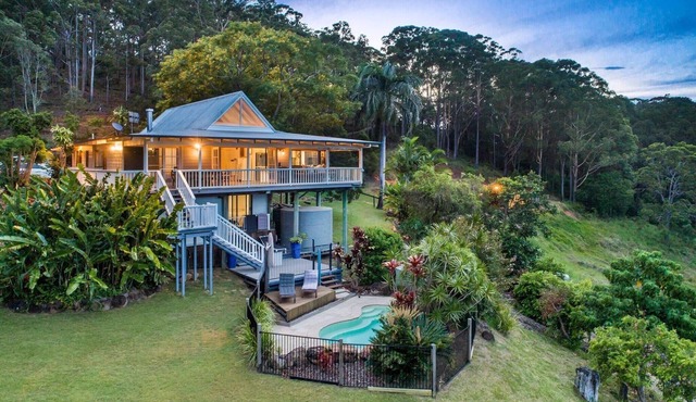 Amara Guest House: Retreat Venue with Yoga, Sauna & Pool Near Sunshine Coast