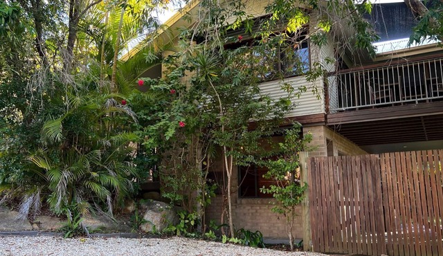 Amaroo within walking distance to Trial Bay and Little Bay