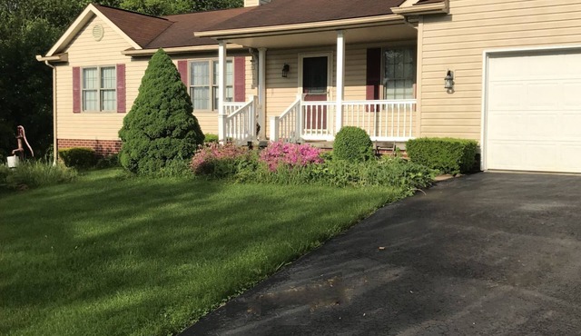 Amaryllis Guest House - Lovely 3-bedroom house in country setting - WiFi and AC