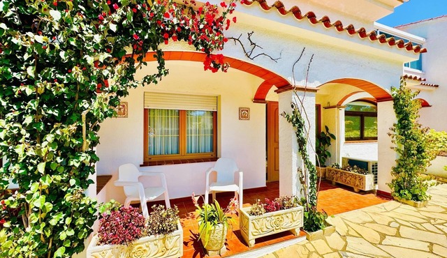 Amata CostaBravaSi - A/C, BBQ, outdoor dining area