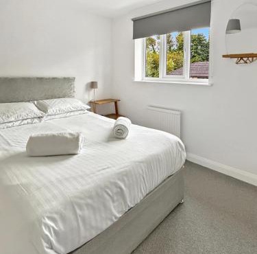 Amaya Three - Newly Renovated - Sleeps 6 - Grantham - Garden & Driveway - Free Gym Access