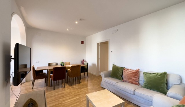 Amazing 4-bedroom apartment just minutes from downtown