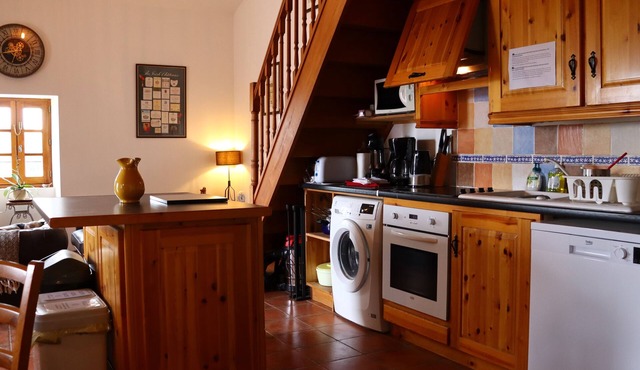 Amazing air-conditioned apartment with private roof terrace in a Provençal Mas