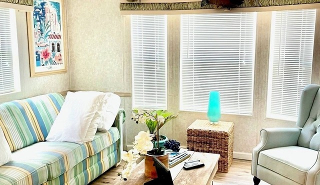 Amazing 1 bedroom cabin inside gated community in Elberta Al