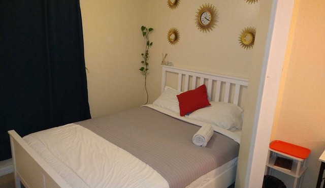 Amazing 1-bedroom villa in Jacksonville with WiFi, working desk and AC