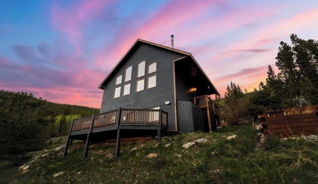 Amazing 10,000-Ft Views Vacation Retreat w/Hot Tub & PS5 Fun