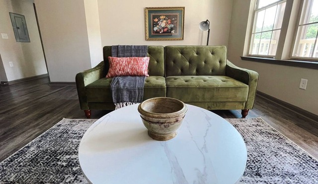 Amazing 1BD/1BA w/Balcony + Gym - Little Rock