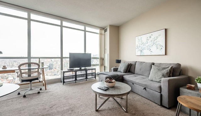 Amazing 1BR Condo - Stunning View - Parking!