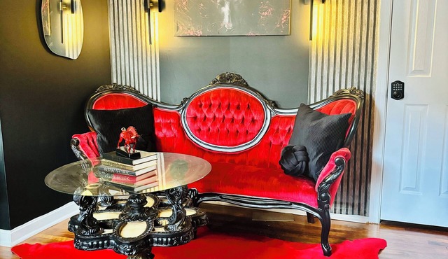 Amazing 2 Bed room, close to everything with AC, WiFi. Low cleaning fee, view