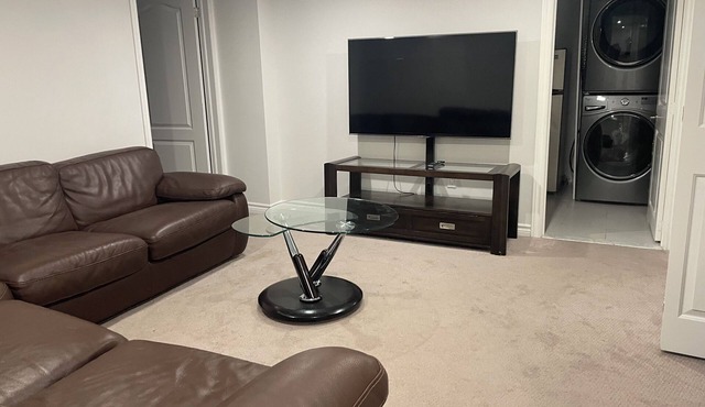 Amazing 2 Bedroom Basement In Richmondhill