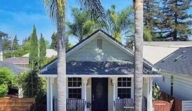 Amazing 2 Bedroom/2 Bath Cottage in the heart of Downtown Napa