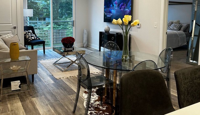 Amazing 2 bedroom/2 bathroom with bonus office space!!