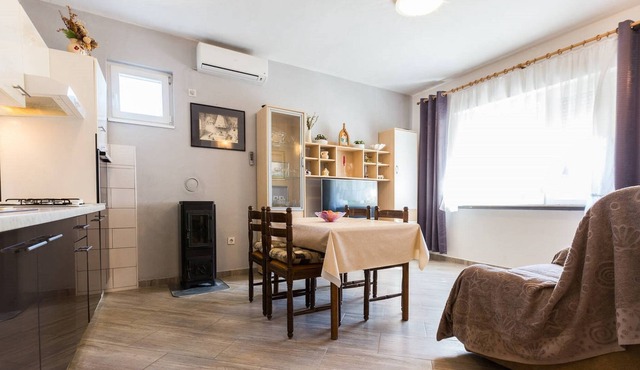 AMAZING 2 BEDROOM APARTMENT - MAGICAL ISLAND EXPERIENCE - CROATIA!