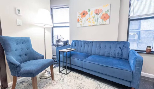 ★ AMAZING 2 BEDROOM APT 1/2 BLOCK TO CENTRAL PARK★