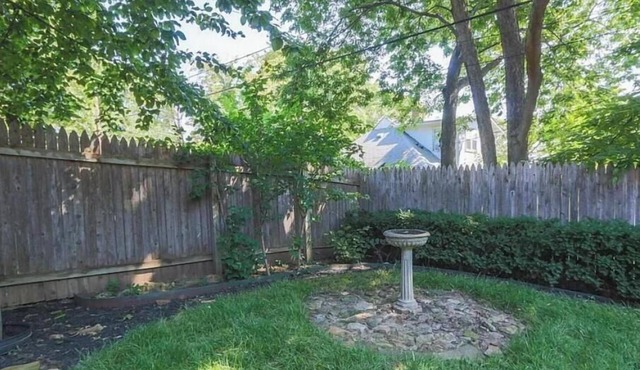 Amazing 2-bedroom bungalow with AC in Kansas City