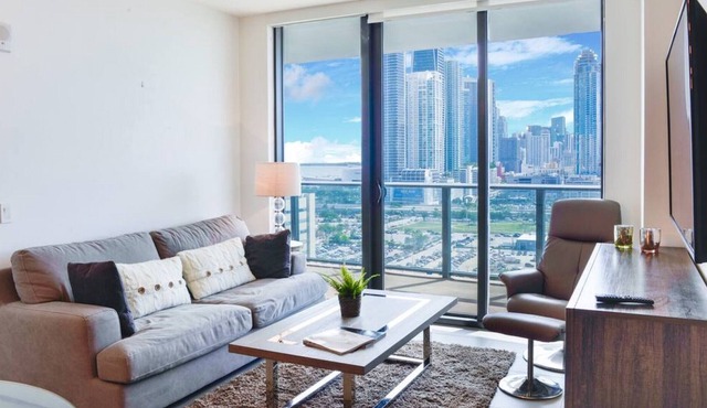 Amazing 2 Bedroom @Canvas condominium With Pool