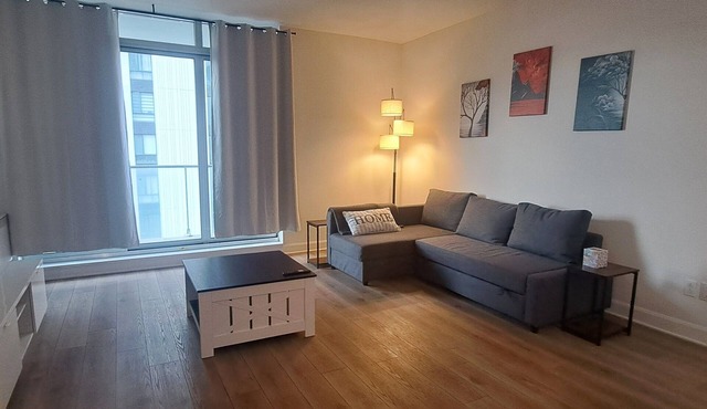 Amazing - 2 Bedroom Condo - with POOL and GYM