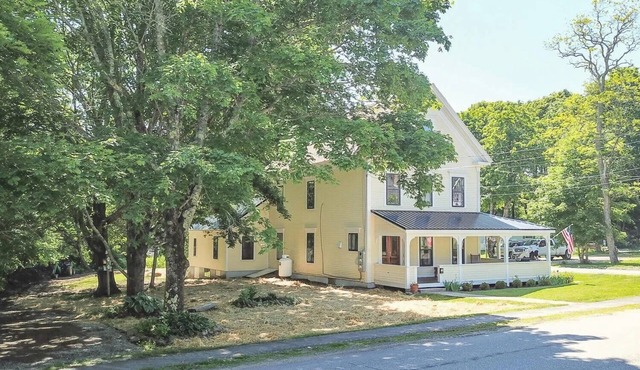Amazing 2-bedroom in town apartment in quintessential coastal Maine village