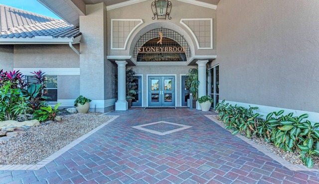Amazing 2 bedroom unit located on golf course near Siesta Key Beaches