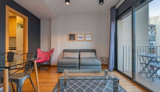 Amazing 2 bedroom with balcony in Eixample