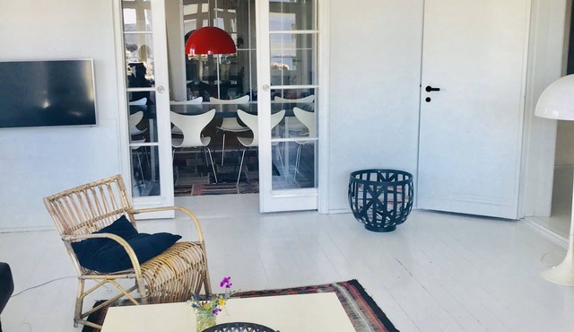 AMAZING 200 SQM APARTMENT OVERLOOKING THE CANALS OF COPENHAGEN.