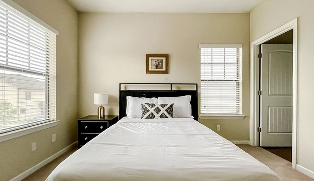 Amazing 2BD/2.5BA + Gym - Stillwater