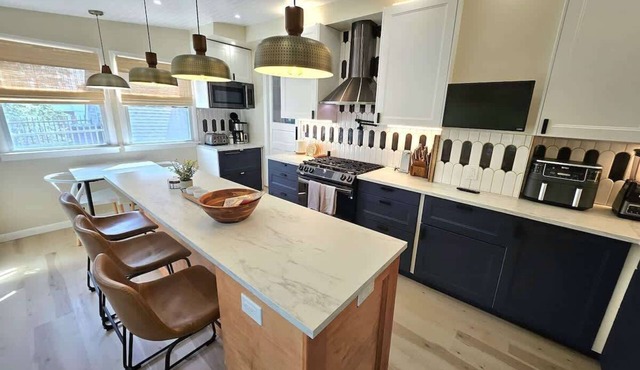 Amazing 2BD apt w 2 master baths!