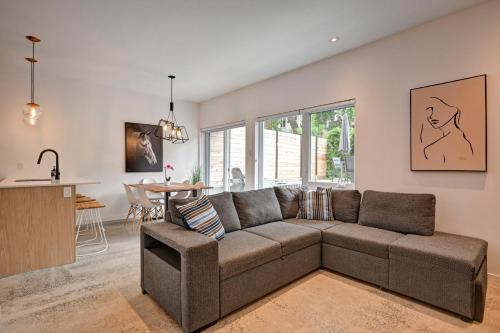 Amazing 2BR condo with private terrace presented by TripMontreal II
