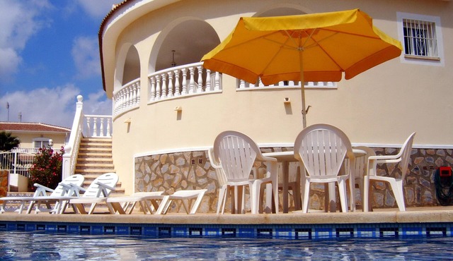 Amazing 3-bed Villa with Private Pool, nr sandy Beach and Golf, Wi-Fi