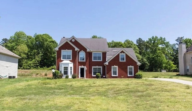 Amazing 3-bedroom house w/pool in peaceful Ellenwood with WiFi