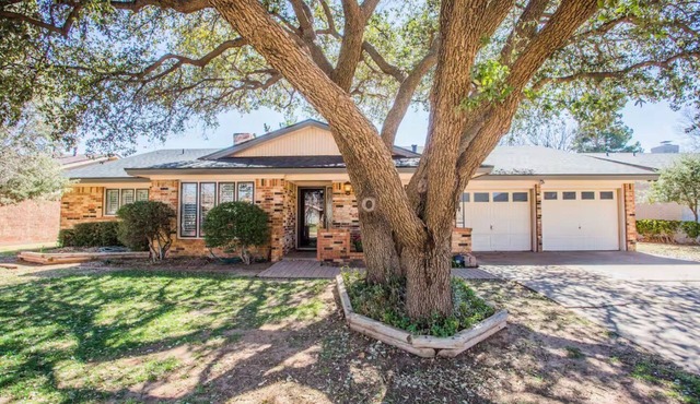 Amazing 3-bedroom house near tech & shopping in friendly Lubbock neighborhood