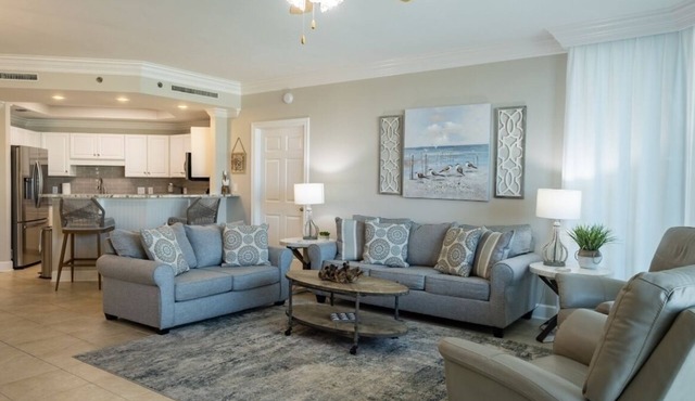 Amazing 3 bedroom/3 bath Waterfront Condo with Lazy River and Pools!