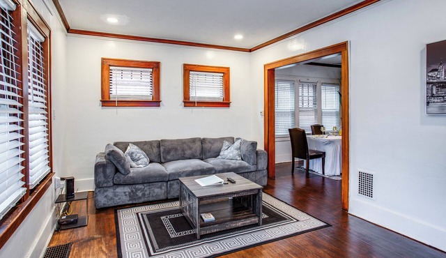 Amazing 3BR house in Rochester with AC, WiFi, Steps: Airport, UofR, RIT, Strong