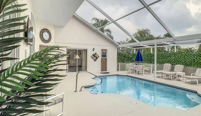 Amazing 4/3 house at Thousand Oaks Community, private pool, near Disney!