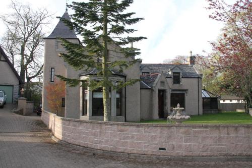 Amazing 4 Bed Scottish Baronial Style House