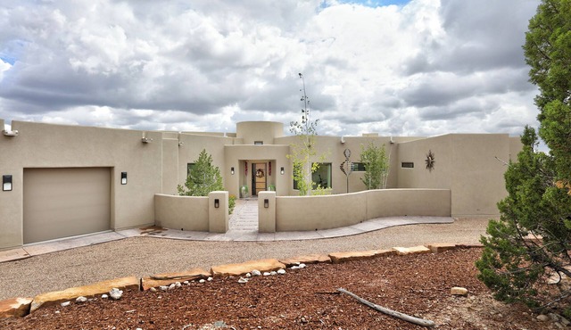 Amazing 4-bedroom house with AC in enchanting Santa Fe.