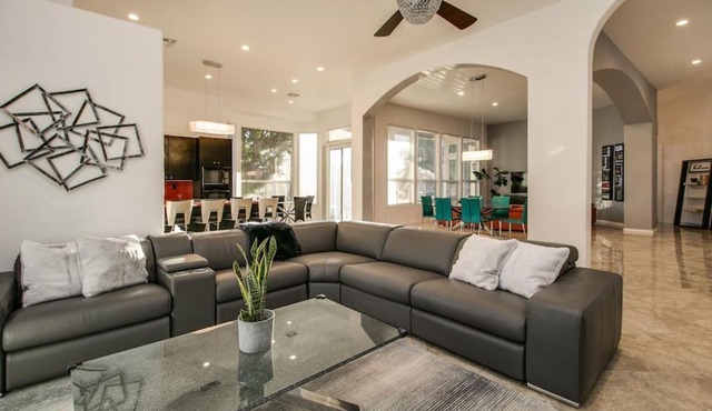 Amazing 4 bedroom retreat with heated pool
