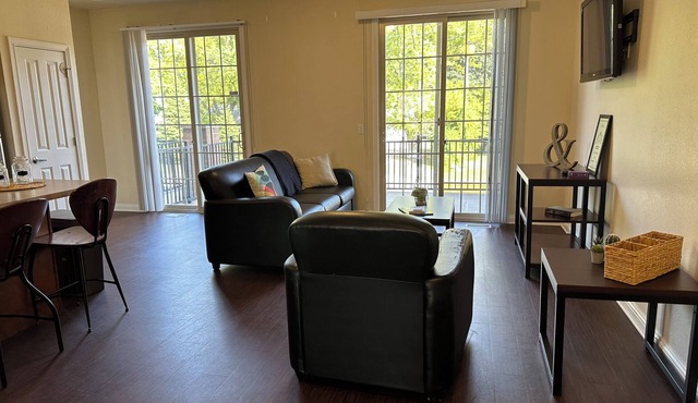 Amazing 4-bedroom townhome to celebrate football season steps from Notre Dame