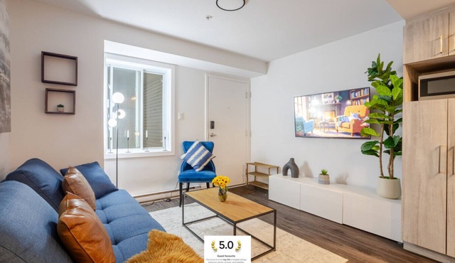 Amazing 4 Bedroom Unit in Downtown