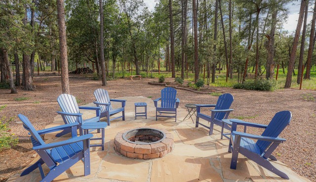 AMAZING 4300 SQ FEET RETREAT ON 4.5 ACRES WITH AC! SLEEPS 16 PETS WELCOME!