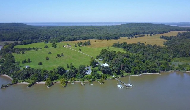 Amazing 432-Acre Waterfront Estate ~ Dock ~ Kayaks ~ Beaches ~ Fire Pit