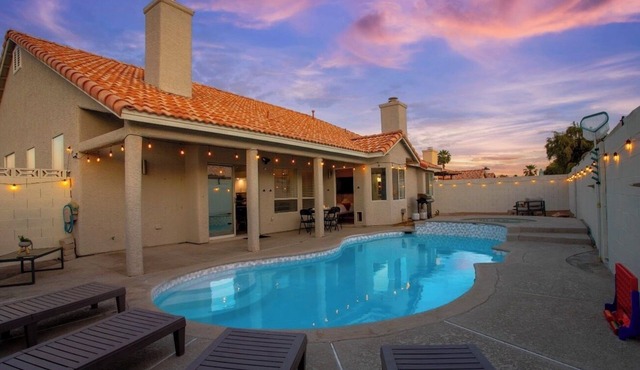 Amazing 4BD Home w/Pool, Arcades, & Billiard!