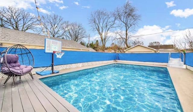 Amazing! 4BDR 5min To Lake With Privet Pool And Heater enjoy!