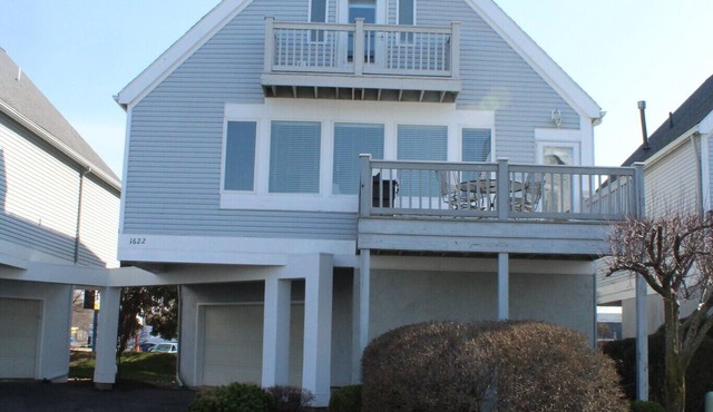 AMAZING! 4Bed/3Bath Water's Edge Beach House with Pool and Hot Tub!