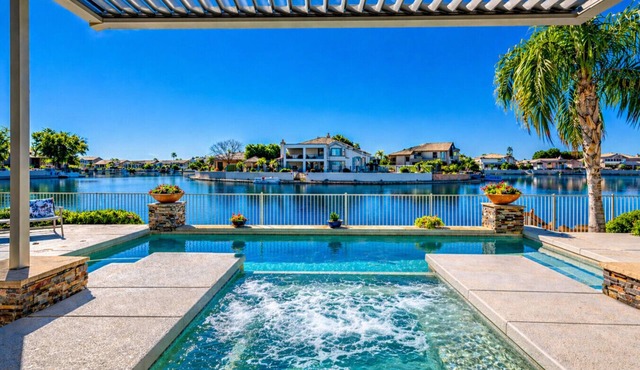 Amazing 4BR/3 Full bath Waterfront Heated Pool Spa + Boat private dock