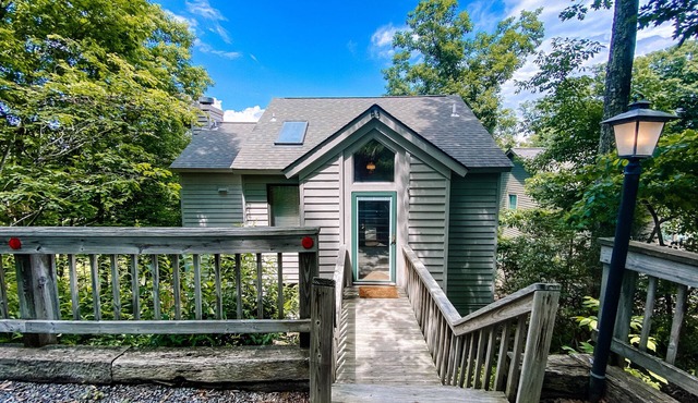 Amazing 5 bedroom, 4 bath ski front home near the top of Tyro * NOW WITH HOT TUB