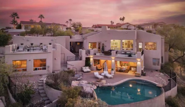 Amazing 5 Bedrooms, Fire Pit, BBQ, Pool, Theater, Pool Table, Steam Room, Casita